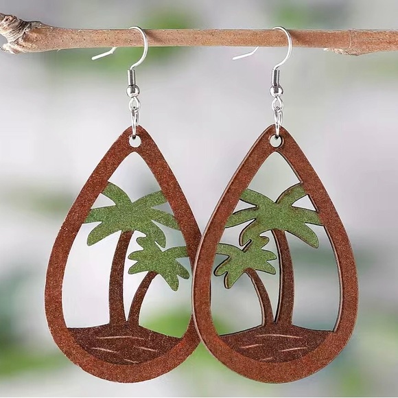 PALM TREE Wooden Earrings! - Picture 2 of 2